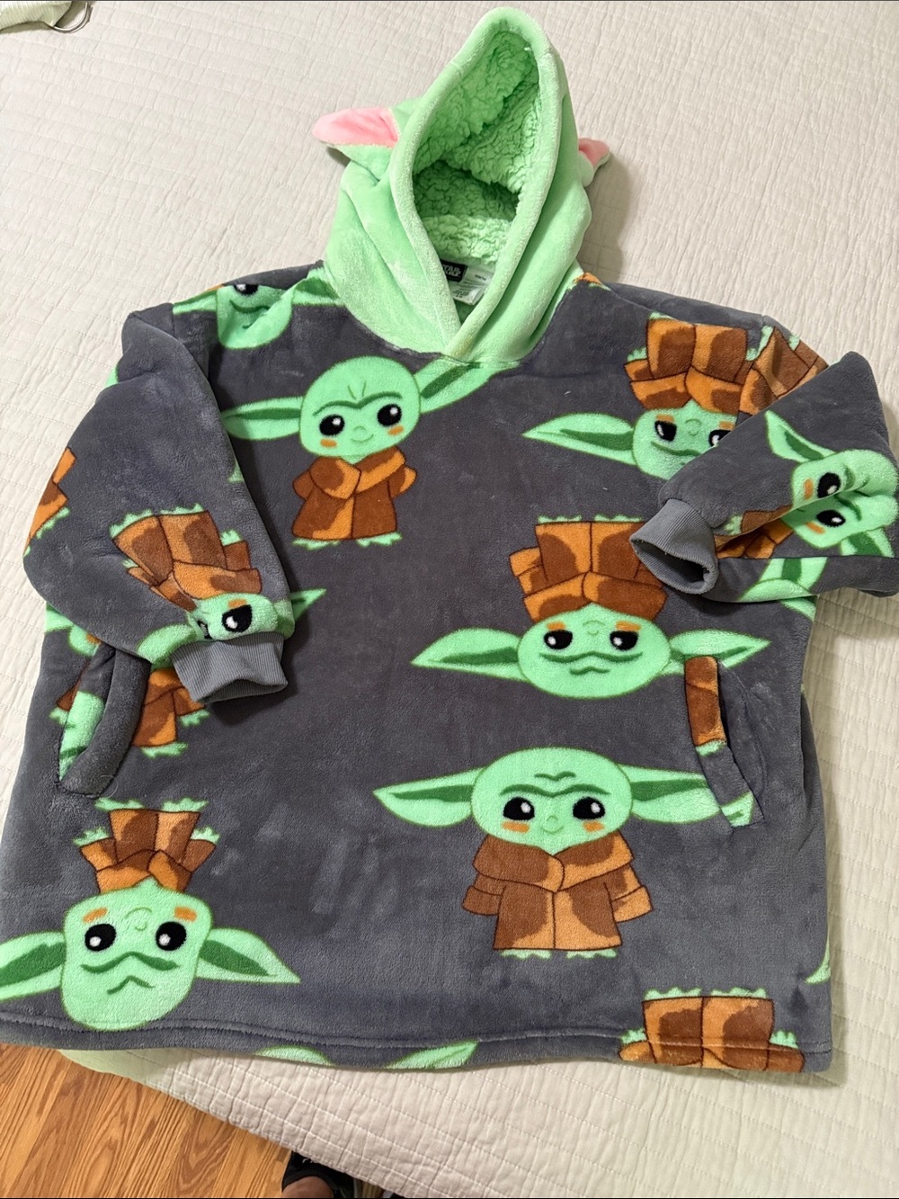 Star Wars Light Green Sherpa-Lined Hooded Pullover (Snuggie)